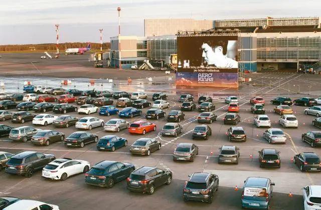 地摊经济时代，露天电影院能救市吗？