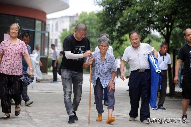 “一个都不能少！”——芜湖鸠江区黑沙洲天然洲1600余名群众撤离