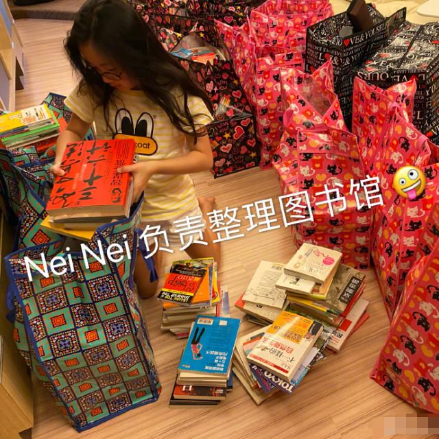 吴尊带儿女花20天整理一卡车旧物捐赠，max手臂磕青坚持干活超暖