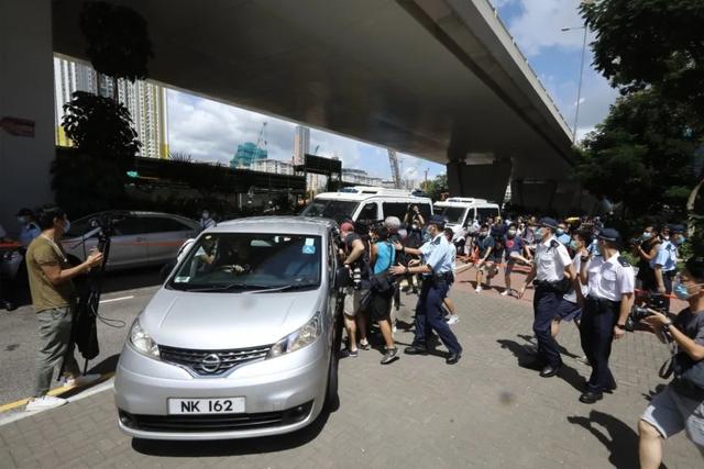 周庭“故意”认罪，香港国安法首名被告不准保释丨香港一日