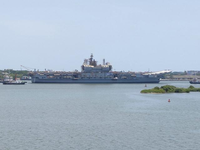 开工15年未服役，4万吨新型航母再度喊停，被0