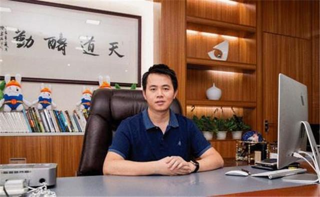又一百亿富豪诞生！被嘲笑"乡巴佬"，弃文从商，如今公司深圳前十