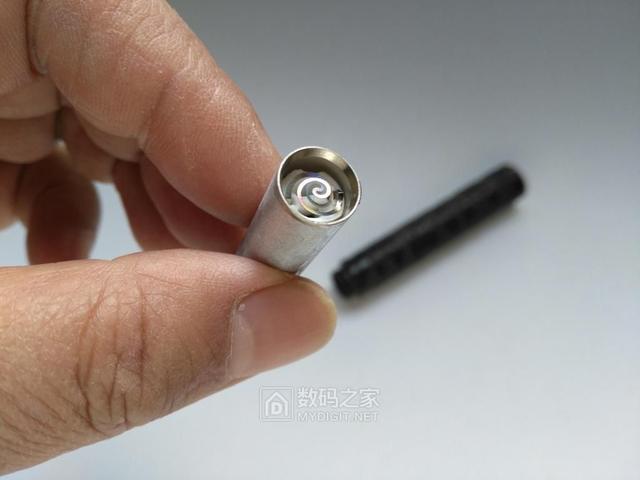 轻轻一吹即可点燃，现代火折子USB充电打火机拆