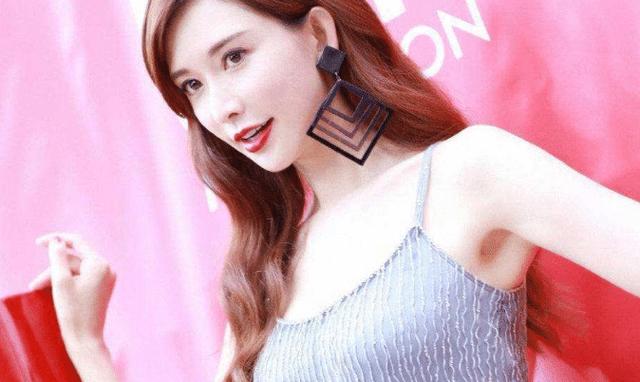 林志玲那时有多撩人？那年她真的很清纯，网友：难怪黑泽这么喜欢