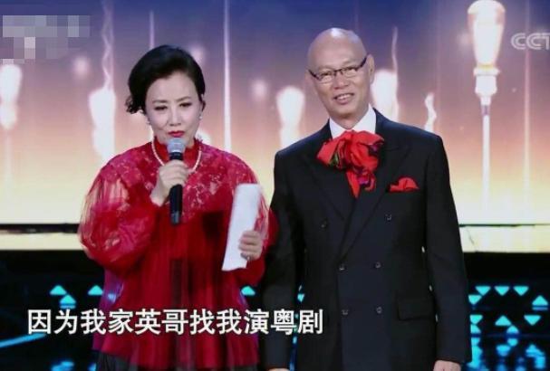 就在4天前风流赌王何鸿燊和“阿姐”汪明荃的关系终于“藏”不住