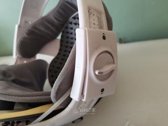 售价昂贵！详细拆解头部按摩器，带你一探内部功能与构造！