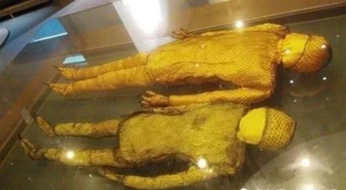 内蒙古出土夫妻墓：两人相互拥抱了1000年，真是