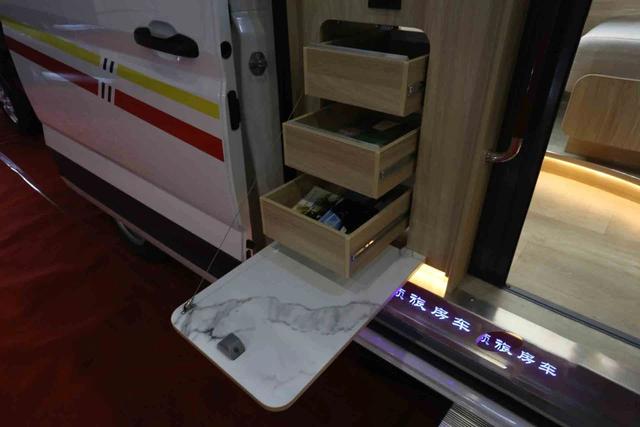 國(guó)六V90 B型房車(chē) 用空間創(chuàng)意打動(dòng)你的順旅房車(chē)