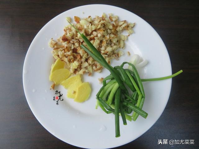 广东媳妇教你酱油鸡正宗做法，半碗酱油搞定，皮香肉滑，简单易学