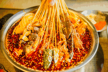 冷吃兔拍了拍“钵钵鸡”，乐山和自贡，谁是你们心里的Top1?