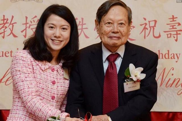 杨振宁子孙全部定居美国，他为何到晚年才回国