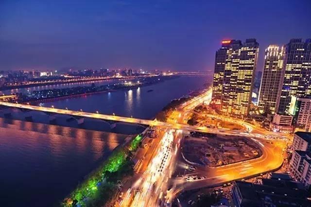 長(zhǎng)沙第一大美女原來(lái)長(zhǎng)這樣！數(shù)十萬(wàn)人跨省而來(lái)，只為看她一眼？