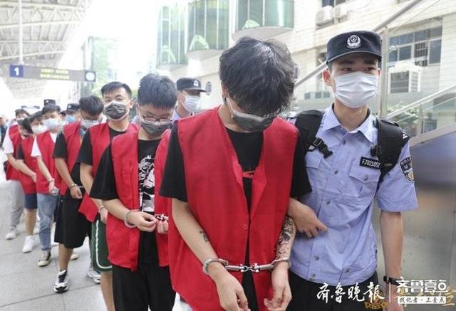 主播|121名美女主播被押解回青岛 120余涉案人员被押解回青