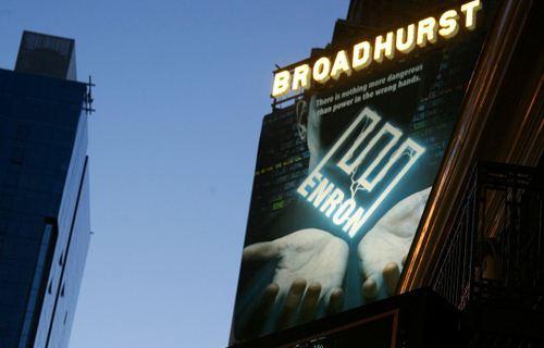 喝着瑞幸小蓝杯的时候，还记得让华尔街差点破