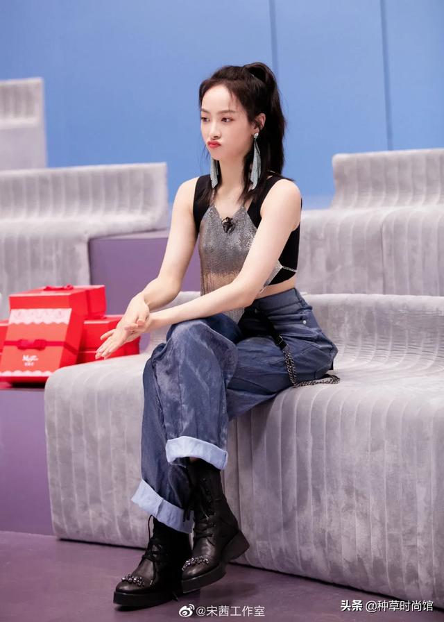 比“吊带”还撩的短上衣来了！男朋友都把持不