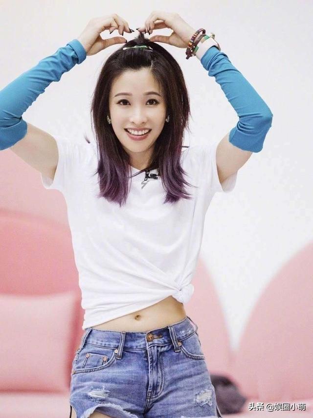 《乘风破浪的姐姐》周杰伦师妹遭冷落，独自坐小桌子吃饭，没人理