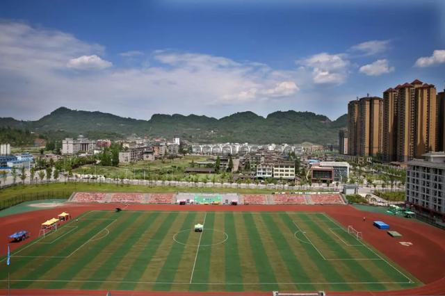 雅安除了“雅雨”、“雅鱼”、“雅女”，还有雅安职业技术学院