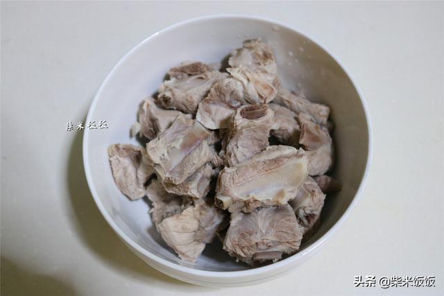 排骨别总炖汤了，教你这样吃，鲜嫩又多汁，做一盘连汤也不剩