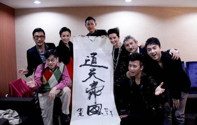 让梁家辉甘愿当书童，让成龙羡慕到眼红，他的一个字竟拍价几十万