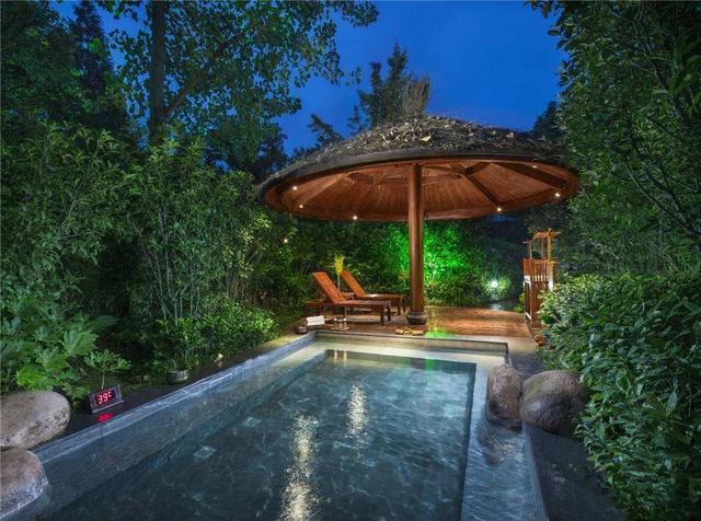 2天嗨够6种玩法，泡温泉、看萤火虫、坐小火车，