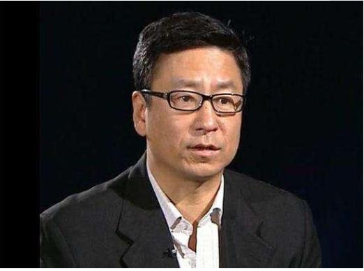 白岩松：曾患有严重抑郁，坐地铁无人识，如今52岁成了这样