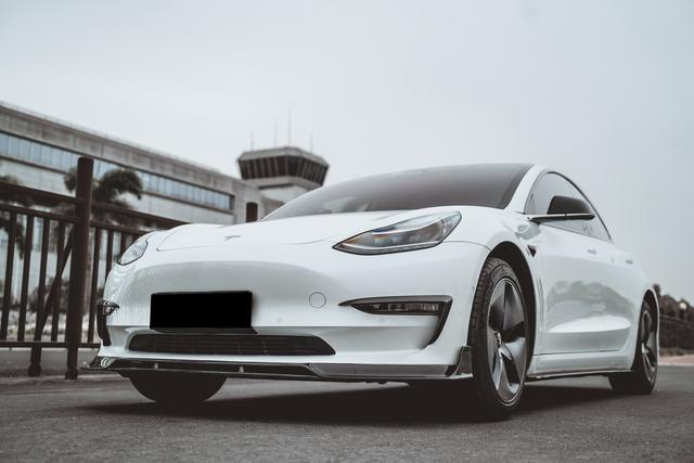 心动在3 新潮上市 CMST||Tesla Model 3改装升级