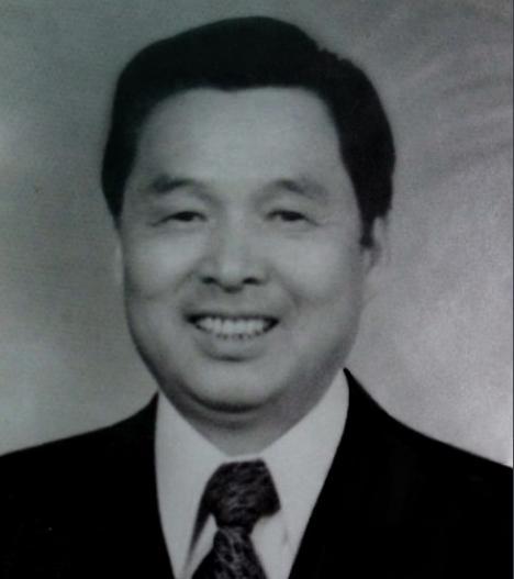 他毕业于黄埔军校一生籍籍无名，去台湾后生个女儿成家喻户晓明星