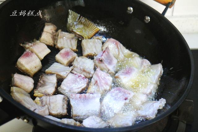 孩子考试，多吃鱼，学会这2招，鱼肉入味鱼皮不破，真好用