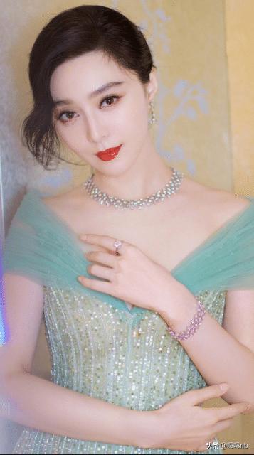 范冰冰晒健身后的自拍素颜近照，要是她没糊也