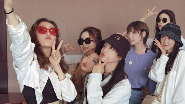 没能出道也能火！苏芮和金子涵因高人气火出圈，今资源不比THE9差