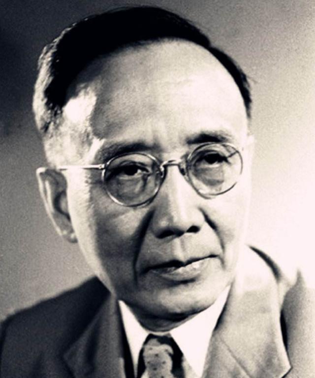 文坛交锋的“战争”，郭沫若用4个字怼鲁迅，鲁