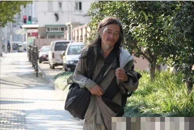 北理工状元学霸流浪12年：成年人的体面，都是易碎品