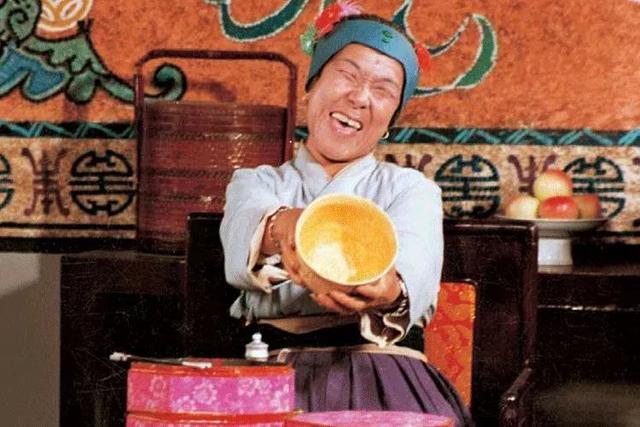 《红楼梦》：你瞧不起的刘姥姥，才是真正的“