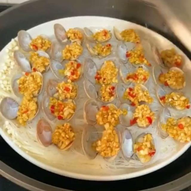 家里來客人啦，沒有拿手菜這道蒸花蛤，絕對讓你的廚藝紅遍朋友圈