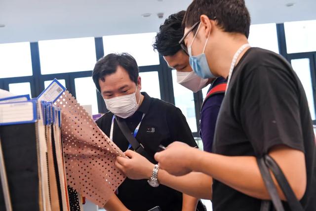 产业互联，“丝路柯桥·布满全球”再度走进深圳 | 中国流行面料产品与深圳服装品牌精准对接会于大浪举行