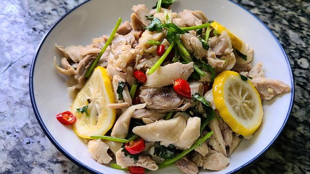 柠檬鸡，好吃又开胃的一道美食，做法简单香味浓，天热吃正好
