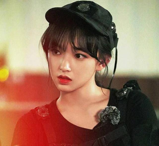 程潇不能没有刘海，孟美岐不能不画眼线，鞠婧祎不能没有什么呢？