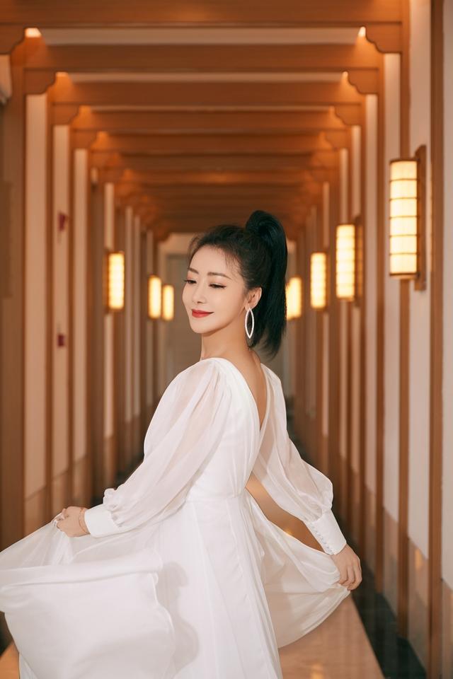 陳紫函戴向宇合體亮相商業(yè)活動(dòng) 御寒夫婦神級(jí)防腐甜蜜爆表