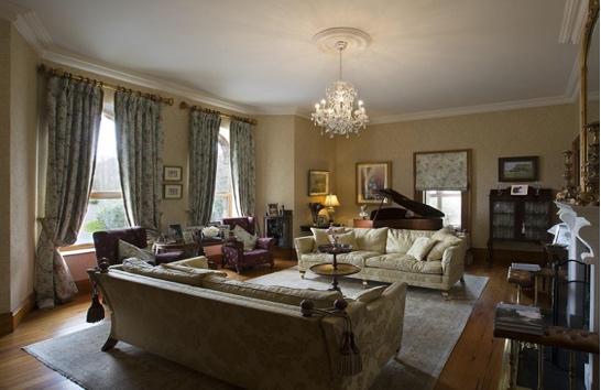 Booking.com缤客带你探寻电视剧中的别样景致