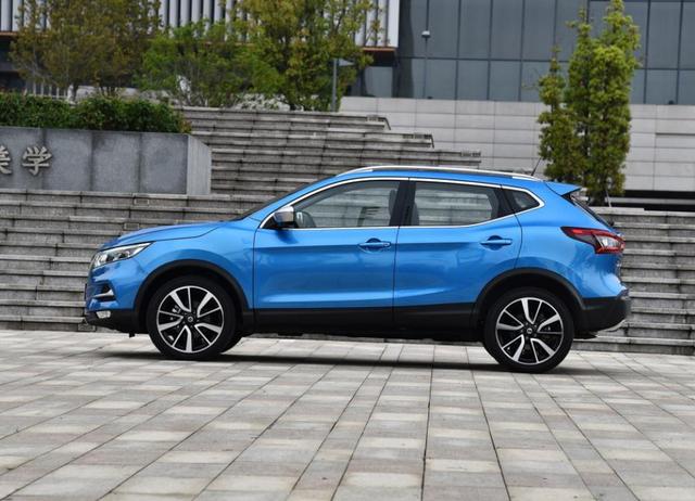 日产高颜值“省油王”，比哈弗H6帅气，配2.0L自吸+CVT，油耗6L