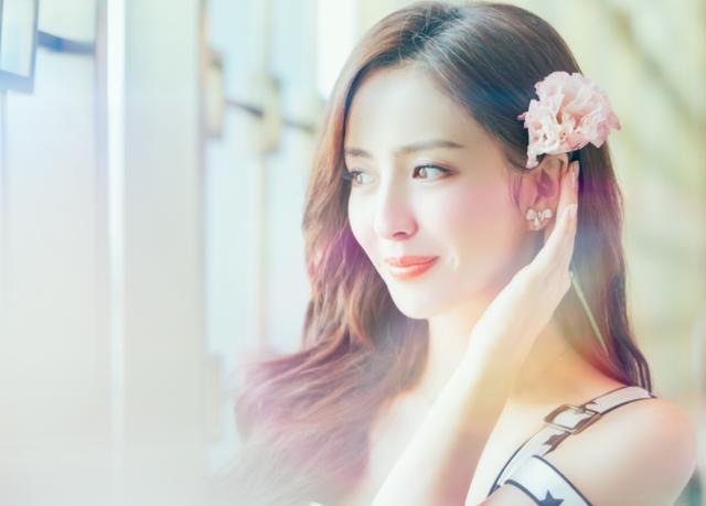 陈思诚说是人都会出轨的，佟丽娅望着陈思诚说：能回家就行