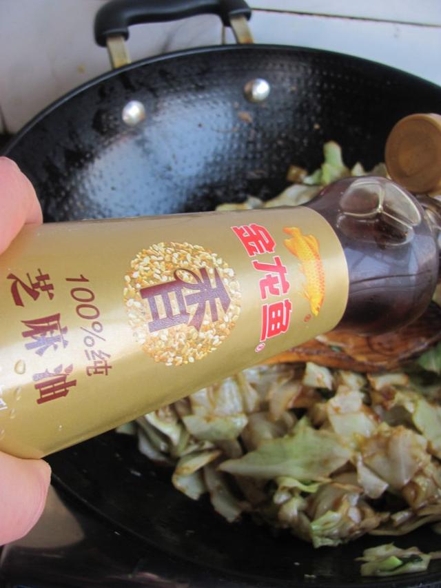 教你做“鱼香包菜”，比饭店的还好吃，配上大米饭大口吃，真香