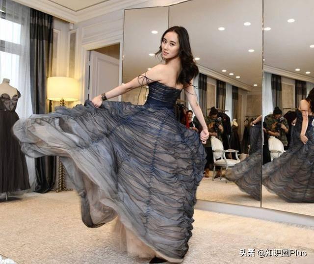 何鸿燊何氏家族悼文，留下四房十七杰，详细了