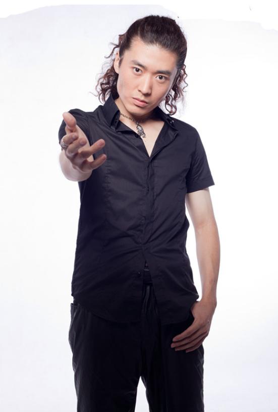 综艺上秀演技的咆哮哥张艺源，出专辑、当男主、做明星