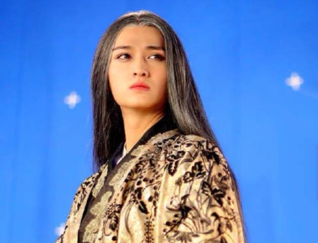 靠饰演“反派”成名的演员，罗云熙接戏不断，她却爆红后没了作品