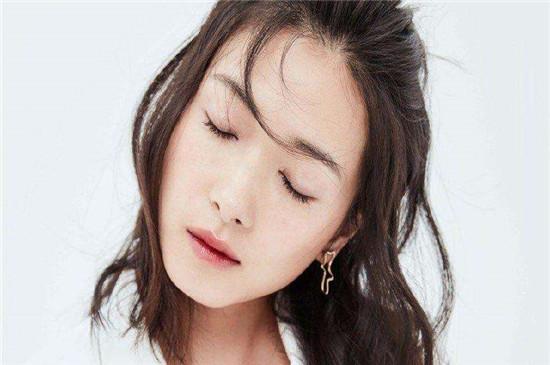 向来低调安静，节目一开场，居然成了乘风破浪的团宠