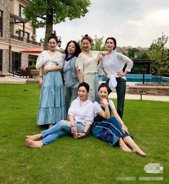 56岁范明：娶了大他6岁的女总裁，其豪宅犹如城堡一般，令人羡慕