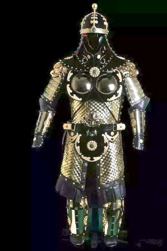 在古代社会，为何佩戴刀剑逛街都没事，私藏盔