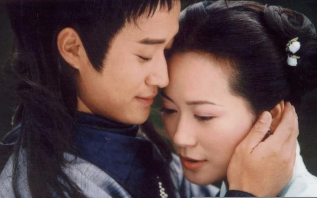 她是姐弟恋专业户，新剧中吻戏引起不适，和吴京的姐弟CP让人怀念