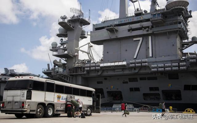 “罗斯福”号隔离“满月”：首批水手从酒店返